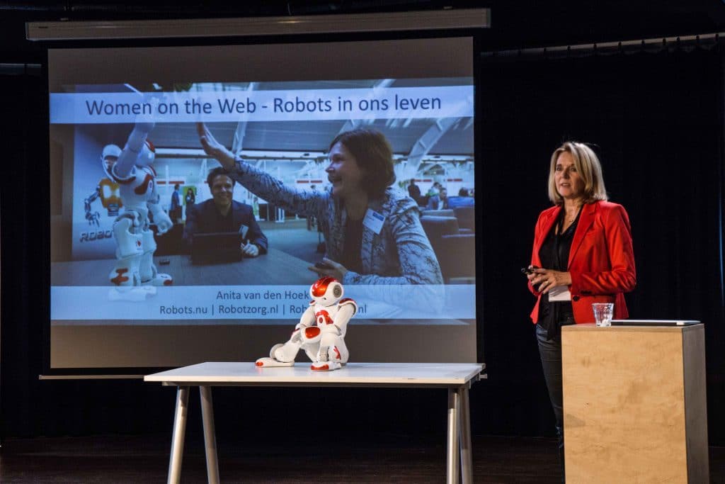 Speaker-Anita-van-de-Hoek-about-Robots-and-Ethics